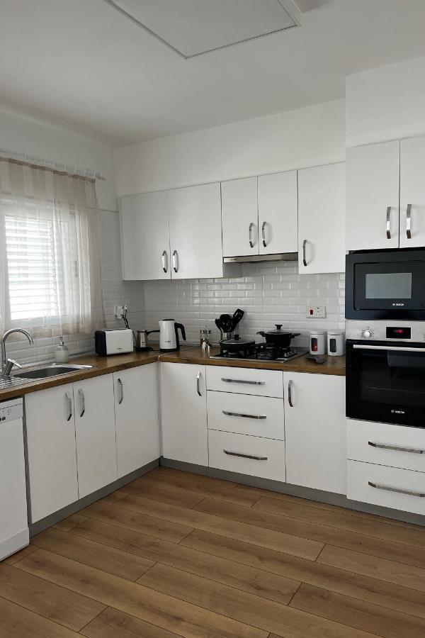 Stylish 3 Bedroom Apartment In Kerýnia Eksteriør bilde